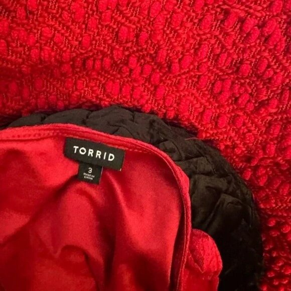 Babydoll Stretch Lace Cold Shoulder Top - Picture 9 of 9